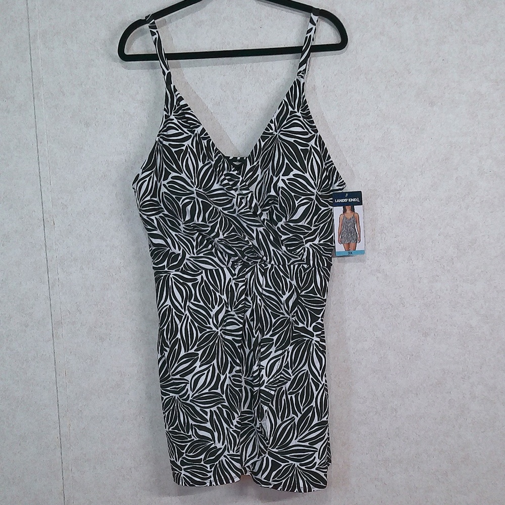 NWT Land’s End One Pc Swim Suit Black/White Switch Back Straps UPF 50 Sz Medium